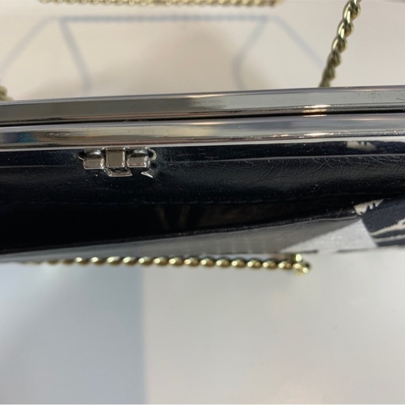 La Express Animal Print Black & White Wallet Wristlet - Picture 5 of 7